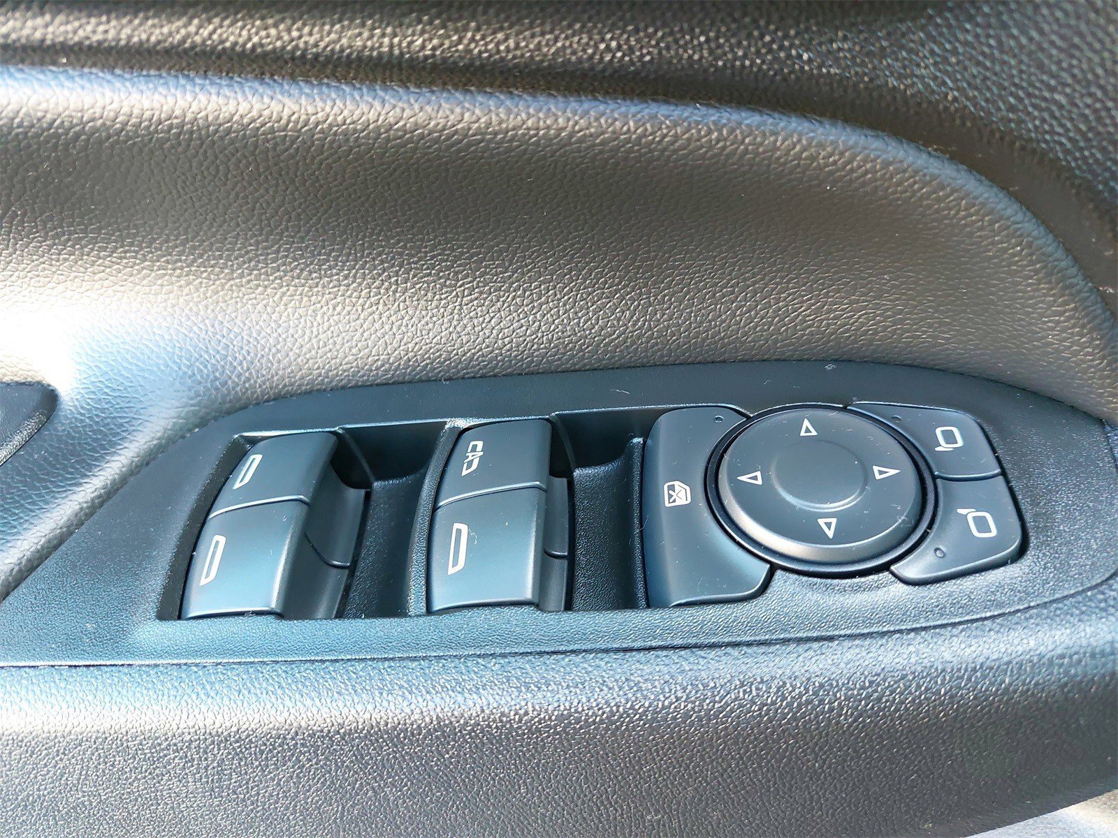 Used 2021 Chevrolet Equinox LT image 32