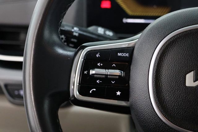 Used 2025 Kia Carnival image 21