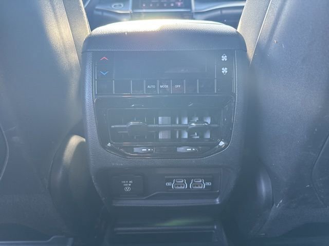 Used 2024 Jeep Grand Cherokee L Altitude AWD/4WD image 18