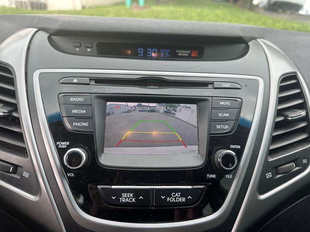 Used 2015 Hyundai Elantra SE w/ Option Group 03 FWD image 14