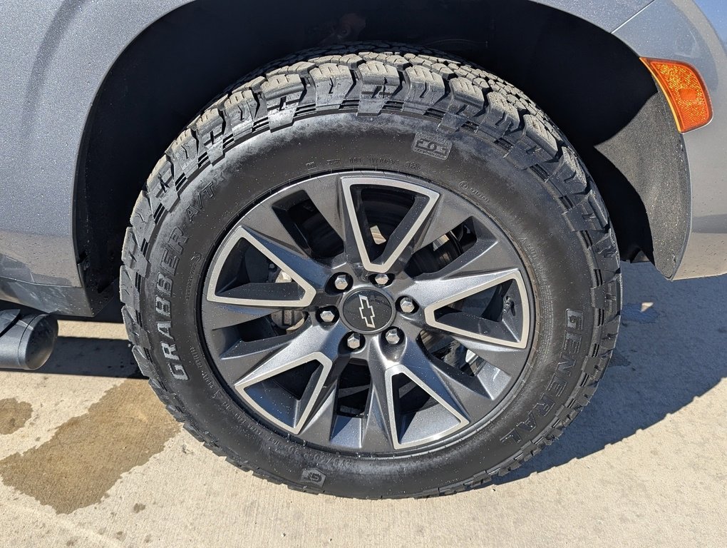 Used 2022 Chevrolet Suburban Z71 w/ Luxury Package image 17