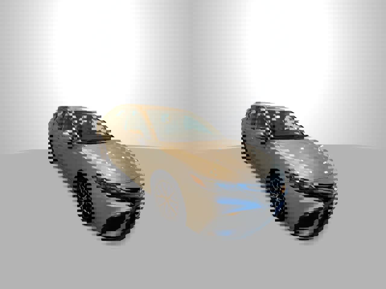 Used 2022 Toyota Camry SE image 2