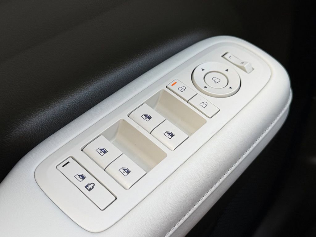 Used 2025 Hyundai Santa Fe Calligraphy image 21