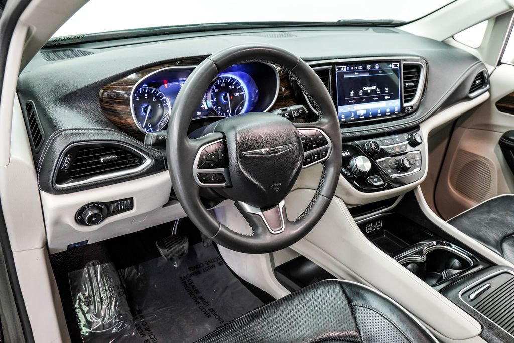 Used 2023 Chrysler Pacifica Limited FWD image 21