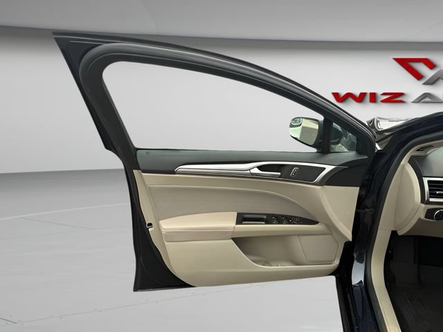 Used 2020 Ford Fusion SE FWD image 10