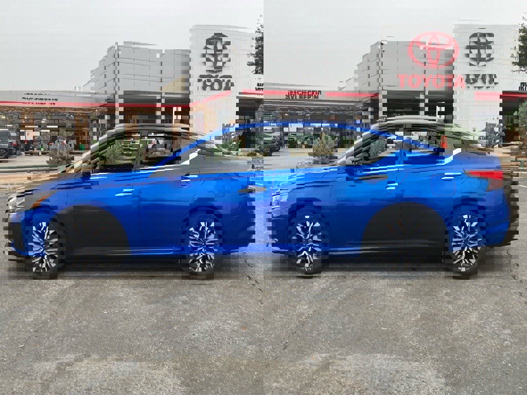 Used 2025 Nissan Altima 2.5 SV image 8