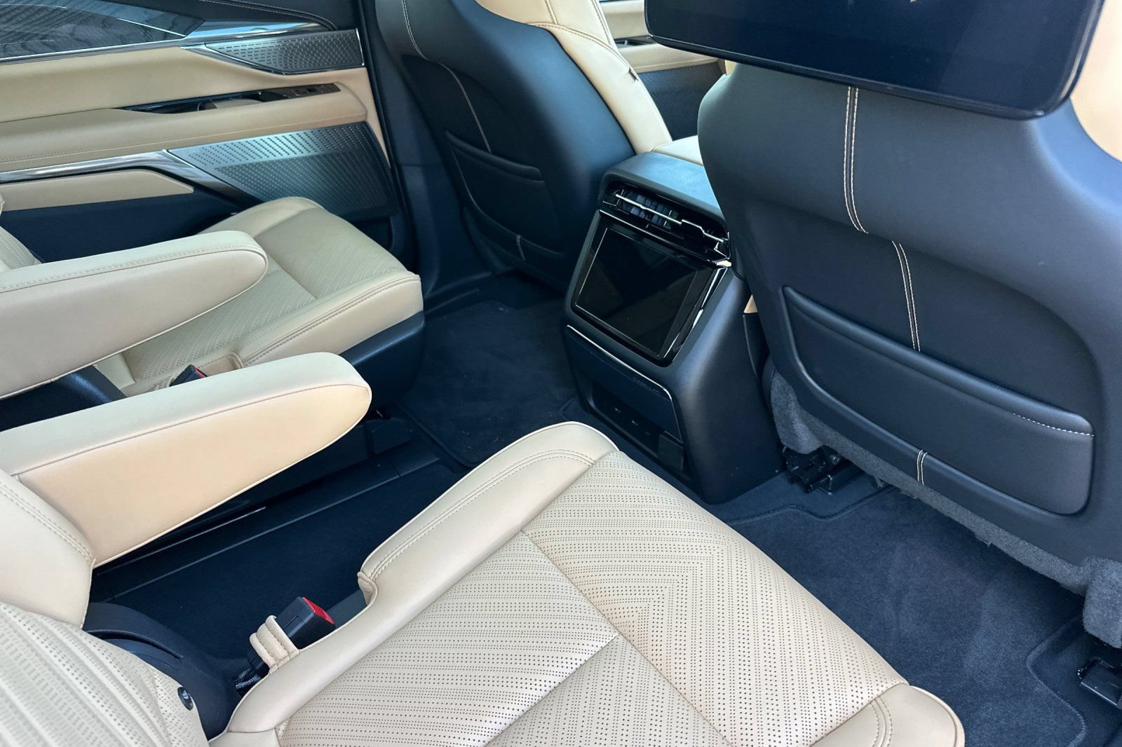 Certified 2026 Cadillac Escalade IQL Sport 2 AWD/4WD image 19