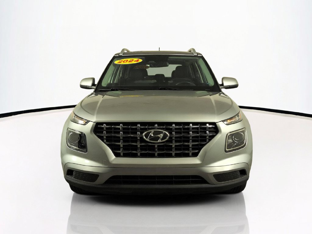 Used 2024 Hyundai Venue SEL FWD image 3