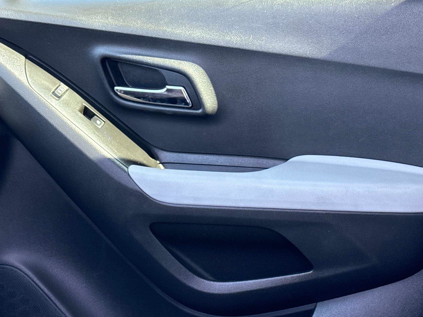 Used 2021 Chevrolet Trax LS w/ Tint and Cruise Package image 18