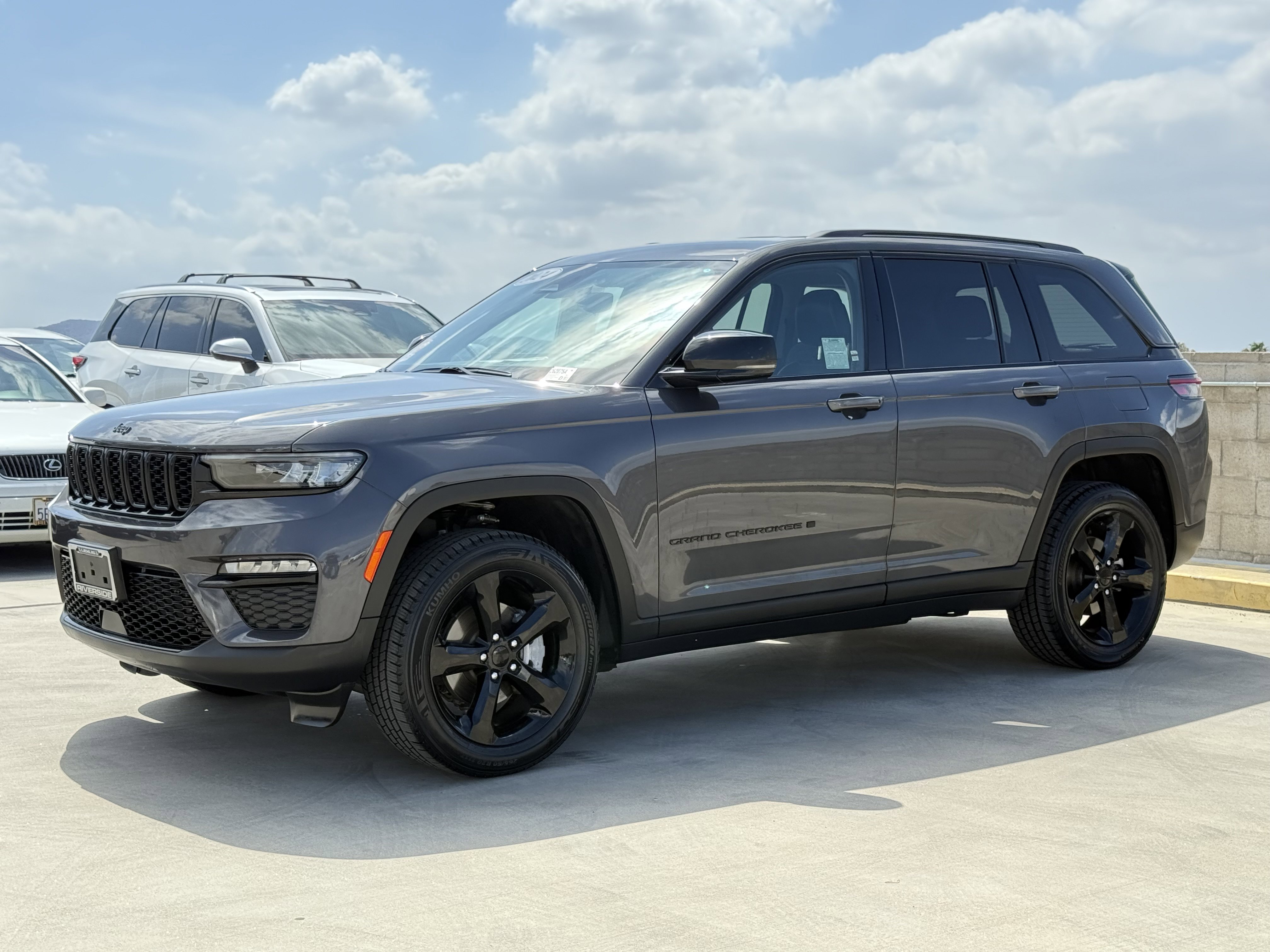 Used 2024 Jeep Grand Cherokee Limited w/ Black Appearance Package RWD image 7