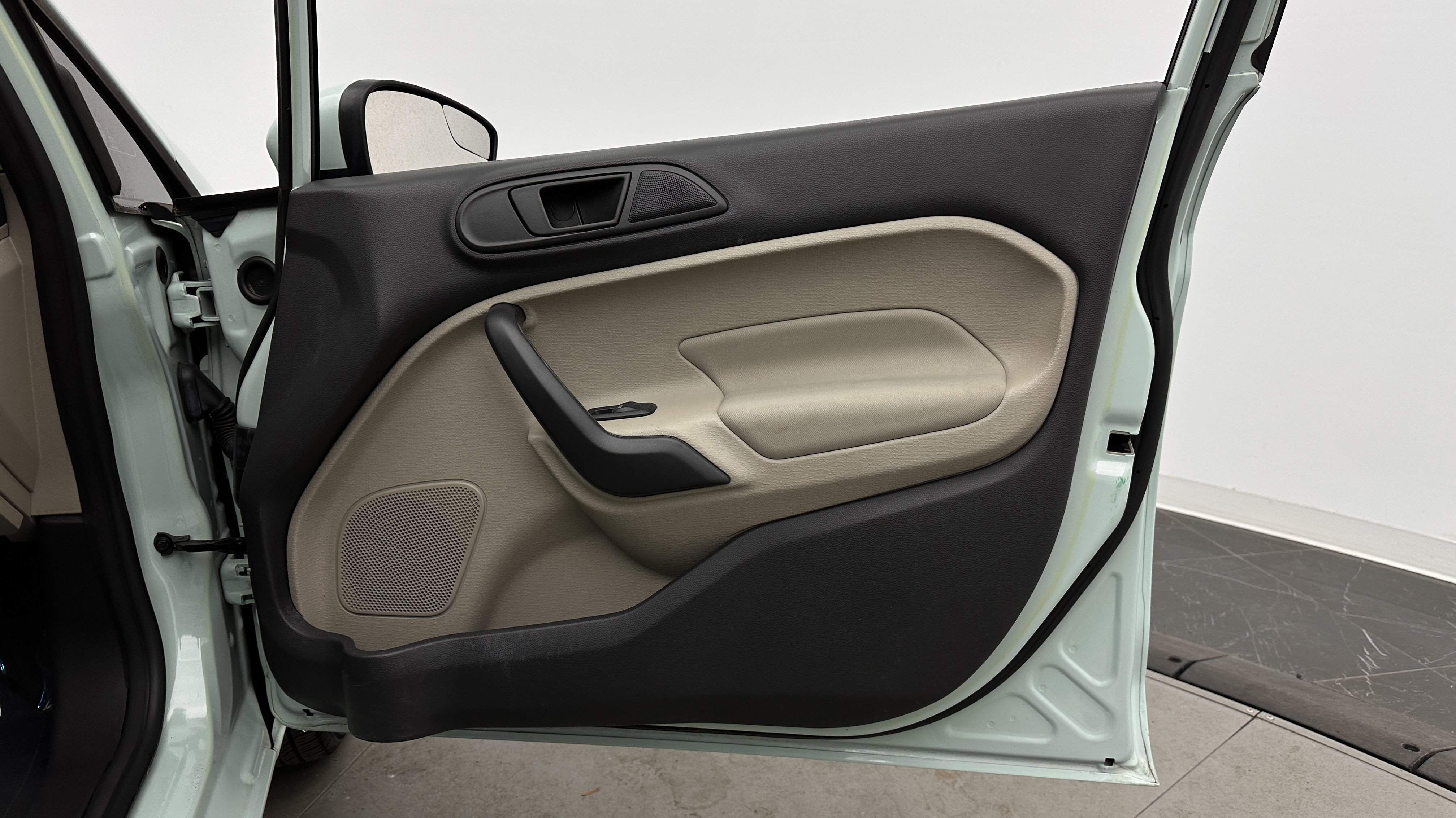 Used 2017 Ford Fiesta SE image 30