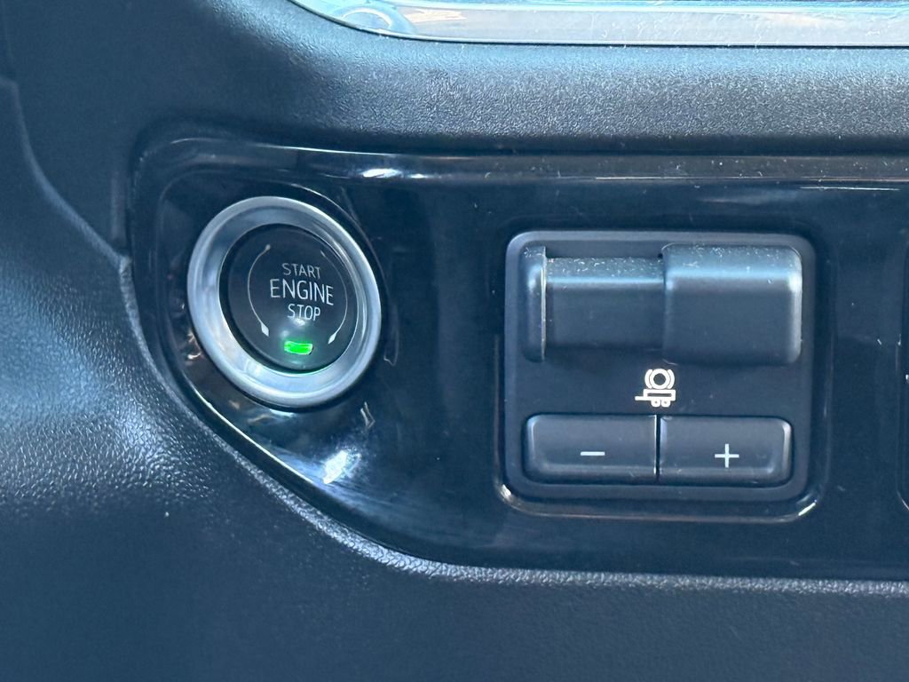 Used 2025 Chevrolet Silverado 1500 LT image 28