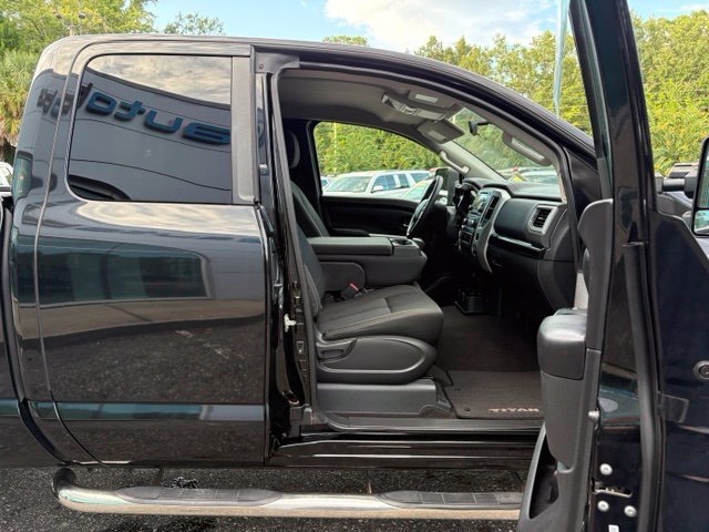 Used 2018 Nissan Titan SV AWD/4WD image 32