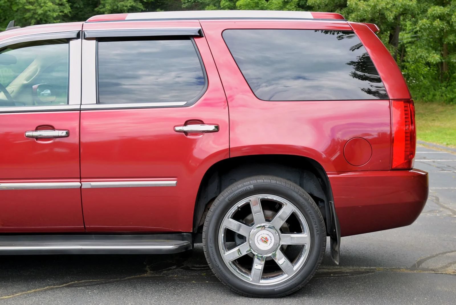 Used 2010 Cadillac Escalade Luxury AWD/4WD image 36