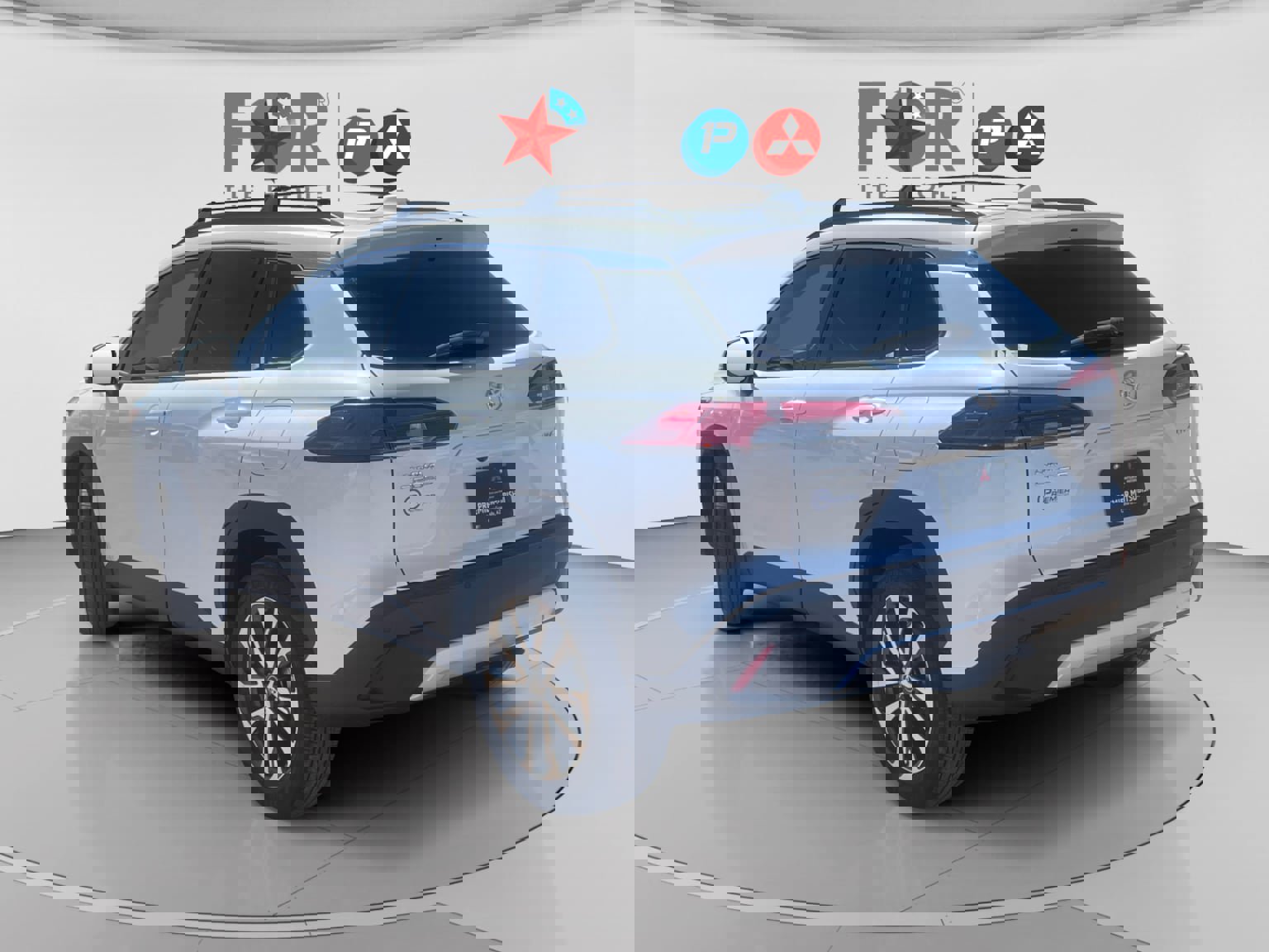 Used 2023 Toyota Corolla Cross XLE w/ Convenience Package FWD image 3