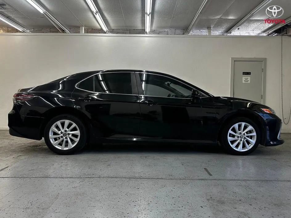 Used 2022 Toyota Camry LE FWD image 7