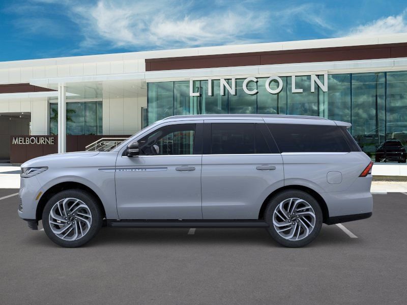 New 2026 Lincoln Navigator Premiere AWD/4WD image 3