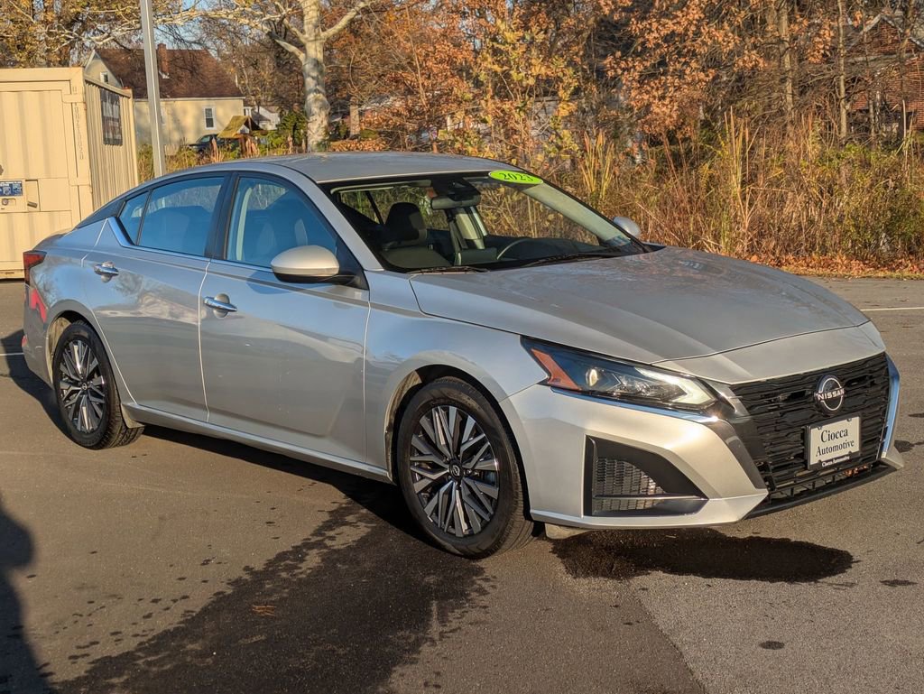 Used 2023 Nissan Altima 2.5 SV image 3