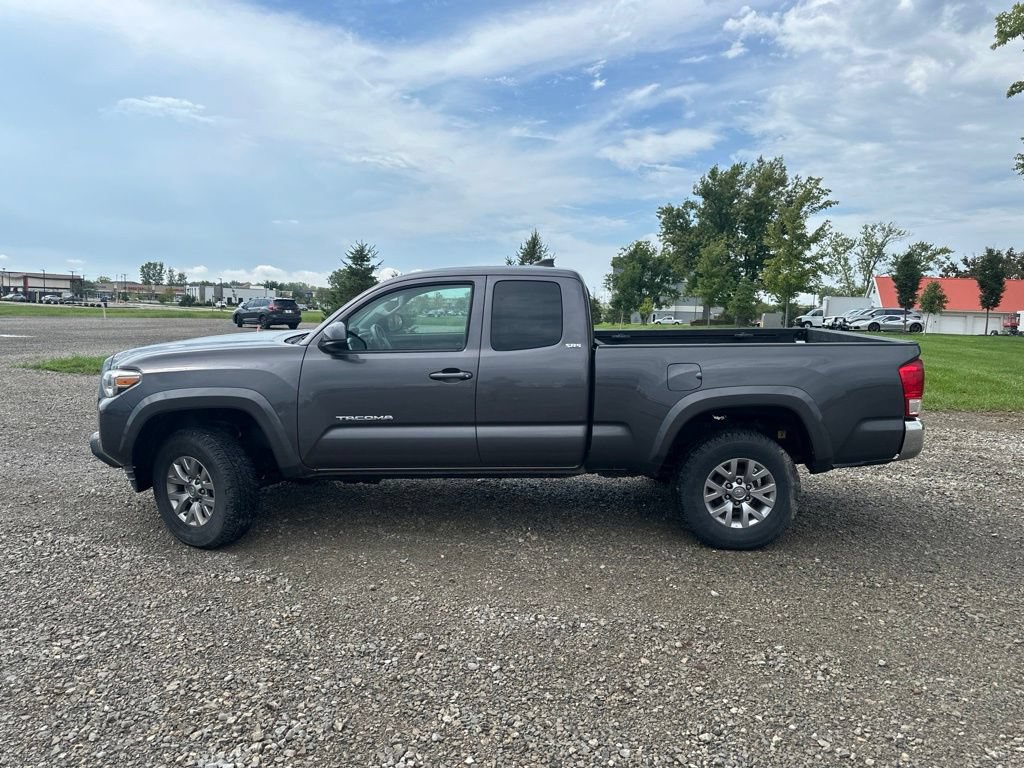 Used 2016 Toyota Tacoma SR5 AWD/4WD image 7