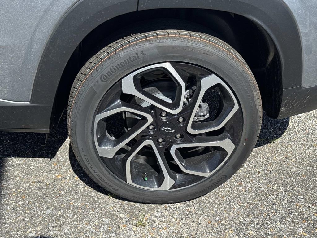 New 2026 Chevrolet Trax RS w/ Sunroof Package image 4