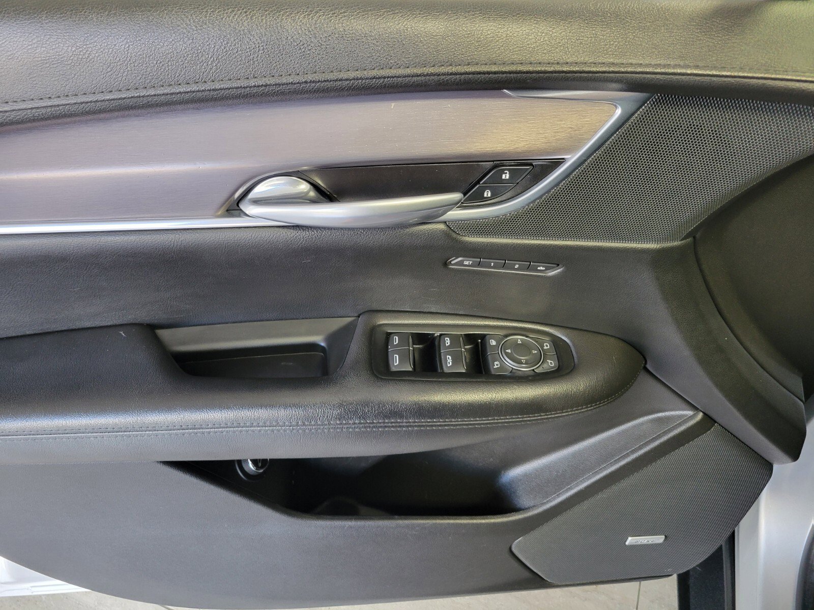 Used 2018 Cadillac XT5 Luxury w/ Driver Awareness Package image 19