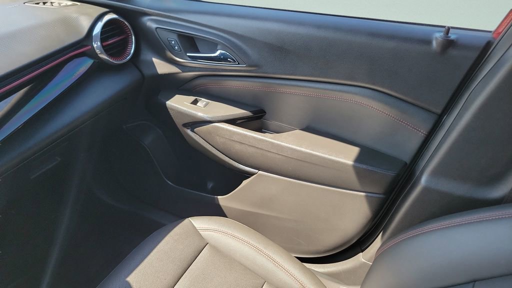 Used 2025 Chevrolet Trax RS w/ Driver Confidence Package image 16