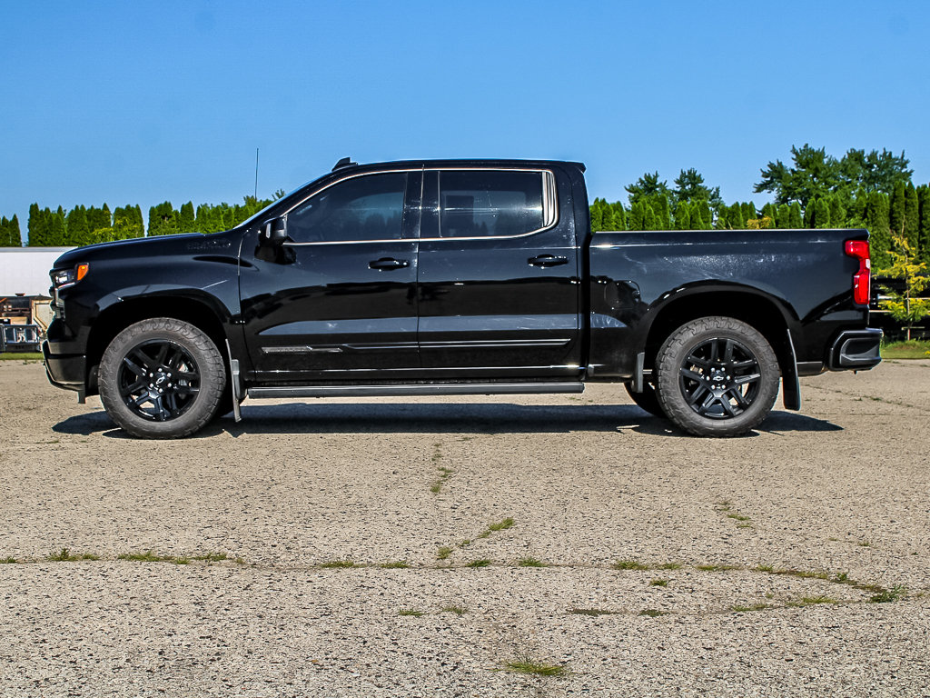 Used 2025 Chevrolet Silverado 1500 High Country w/ Midnight Edition AWD/4WD image 4
