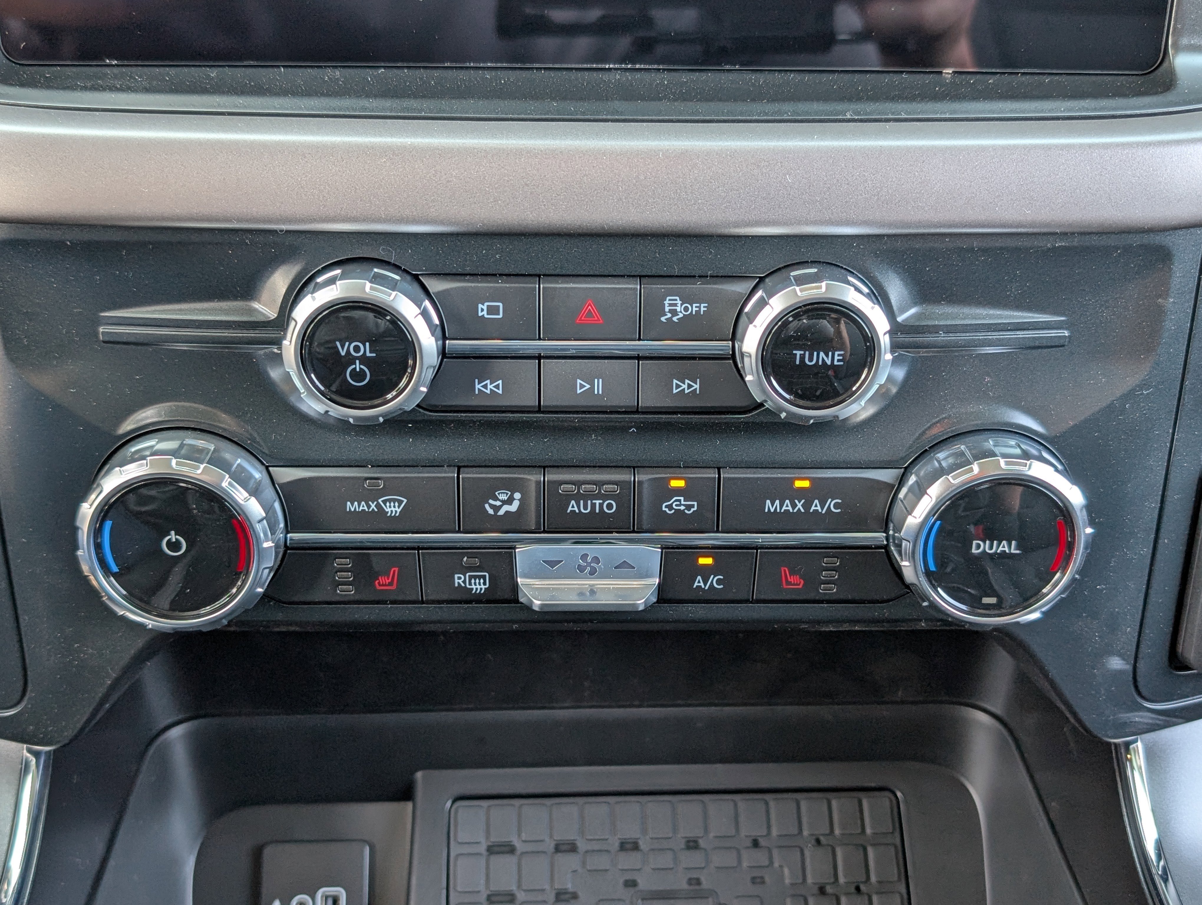 New 2025 Ford F150 XLT w/ Equipment Group 302A MID image 28