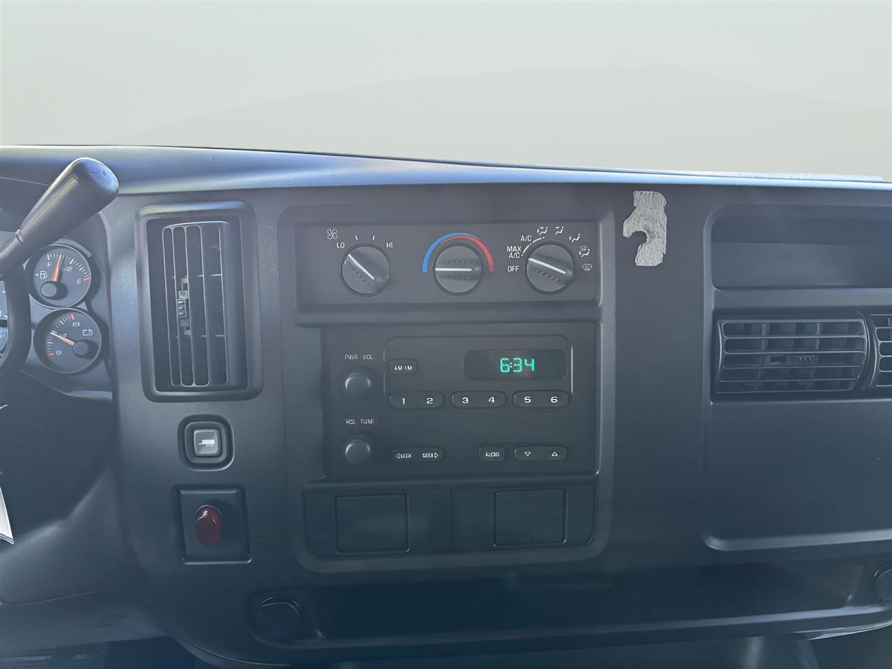 Used 2005 Chevrolet Express 1500 RWD image 20