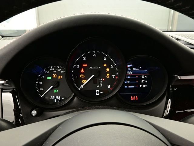 Certified 2024 Porsche Macan Turbo AWD/4WD image 9