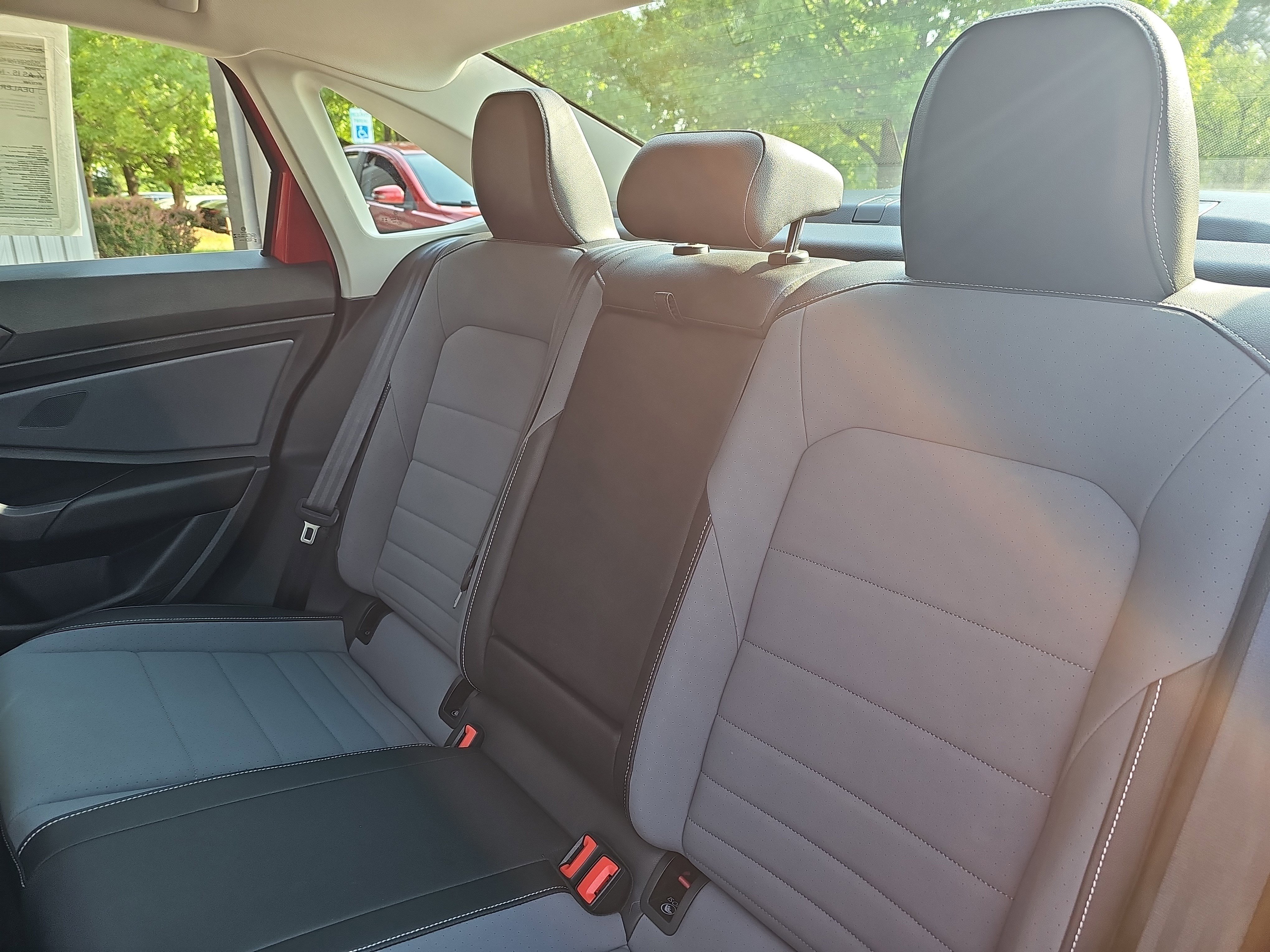 Used 2025 Volkswagen Jetta SE w/ Sunroof Package FWD image 15
