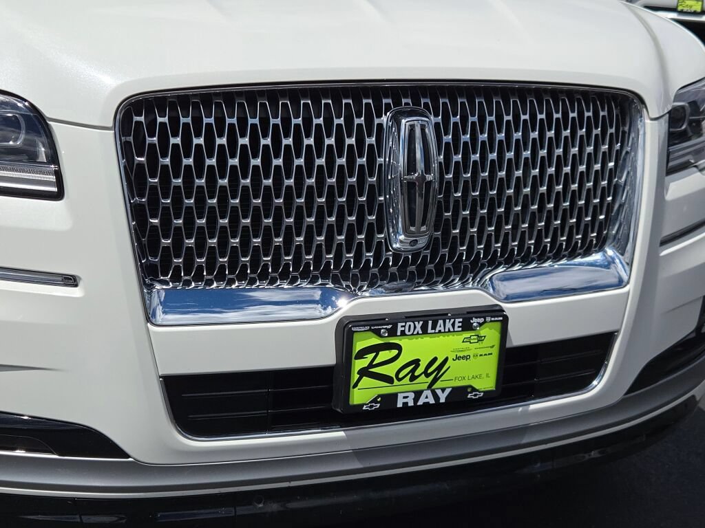 Used 2024 Lincoln Navigator Reserve AWD/4WD image 4