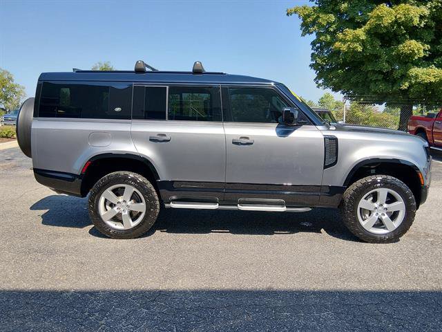Used 2023 Land Rover Defender 130 X-Dynamic SE AWD/4WD image 2