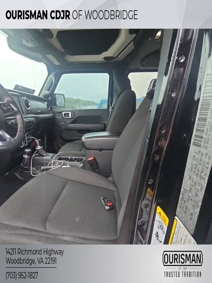 Used 2018 Jeep Wrangler Unlimited Sahara AWD/4WD image 9