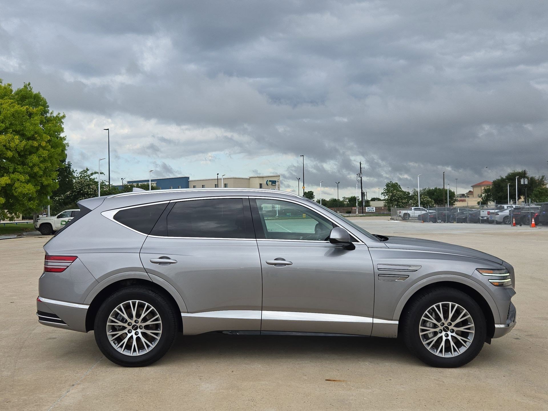 Used 2025 Genesis GV80 2.5T Standard AWD/4WD image 2