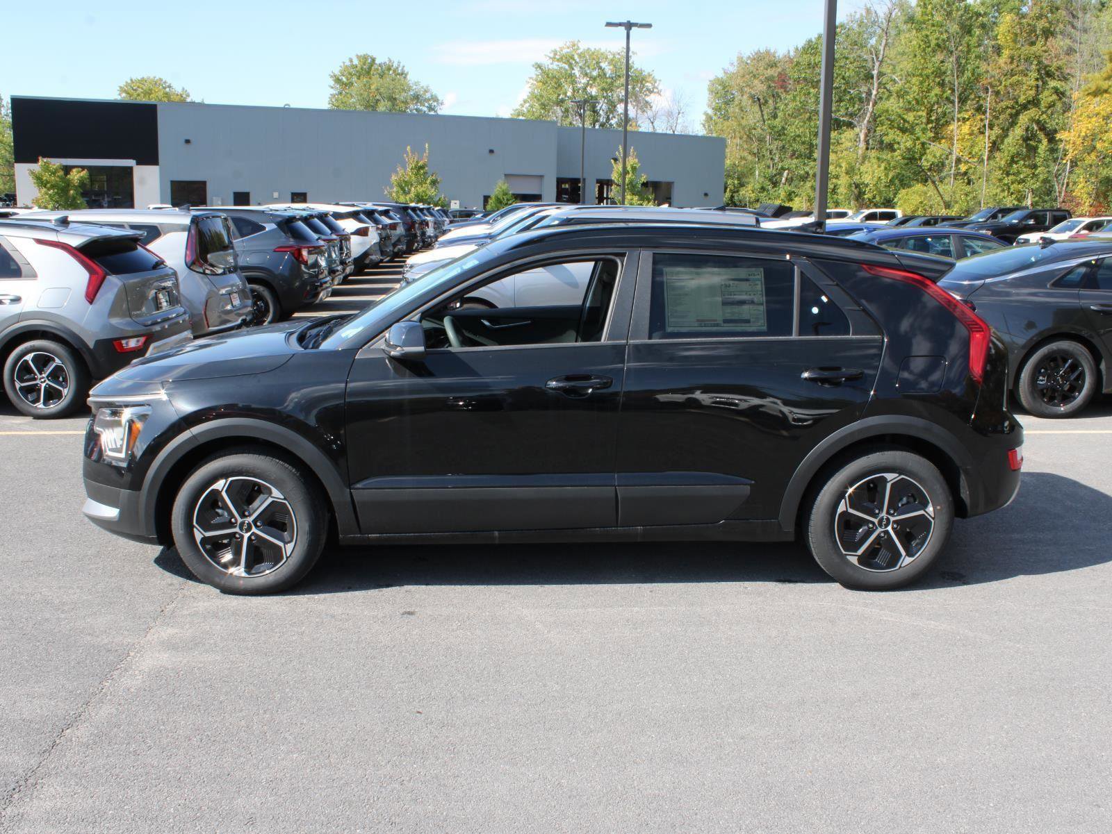 New 2025 Kia Niro LX image 5