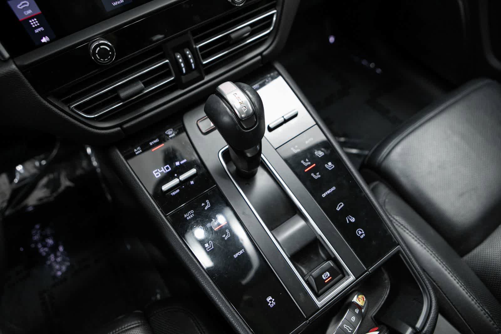 Certified 2023 Porsche Macan AWD/4WD image 27
