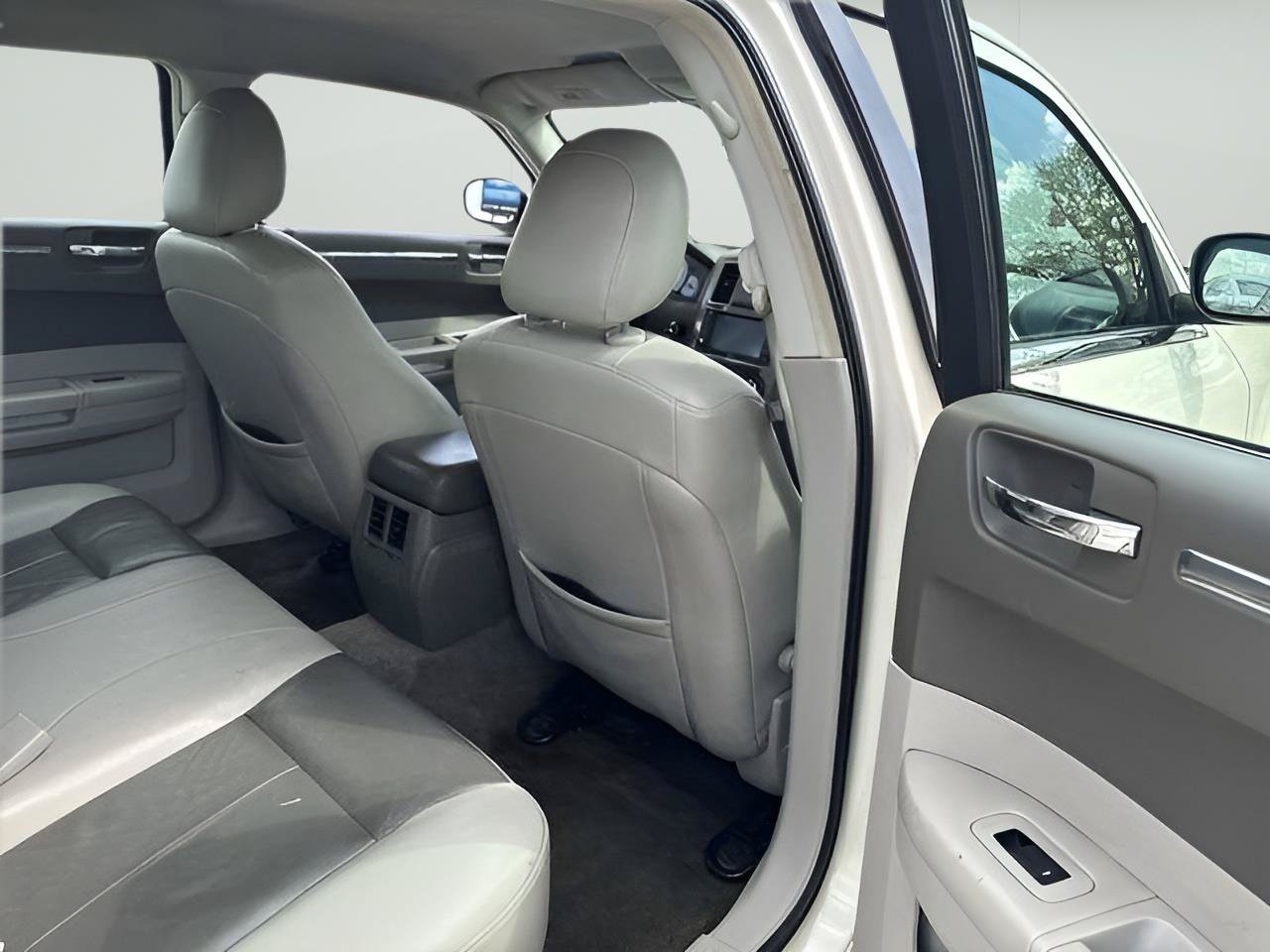 Used 2008 Chrysler 300 Touring RWD image 20