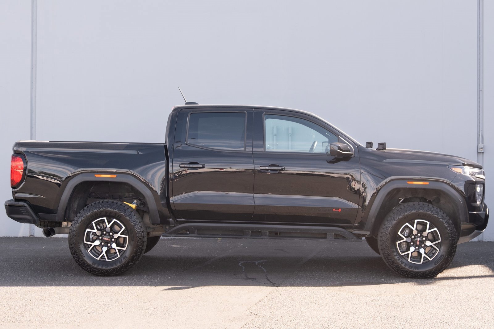 Used 2024 GMC Canyon AT4X image 30