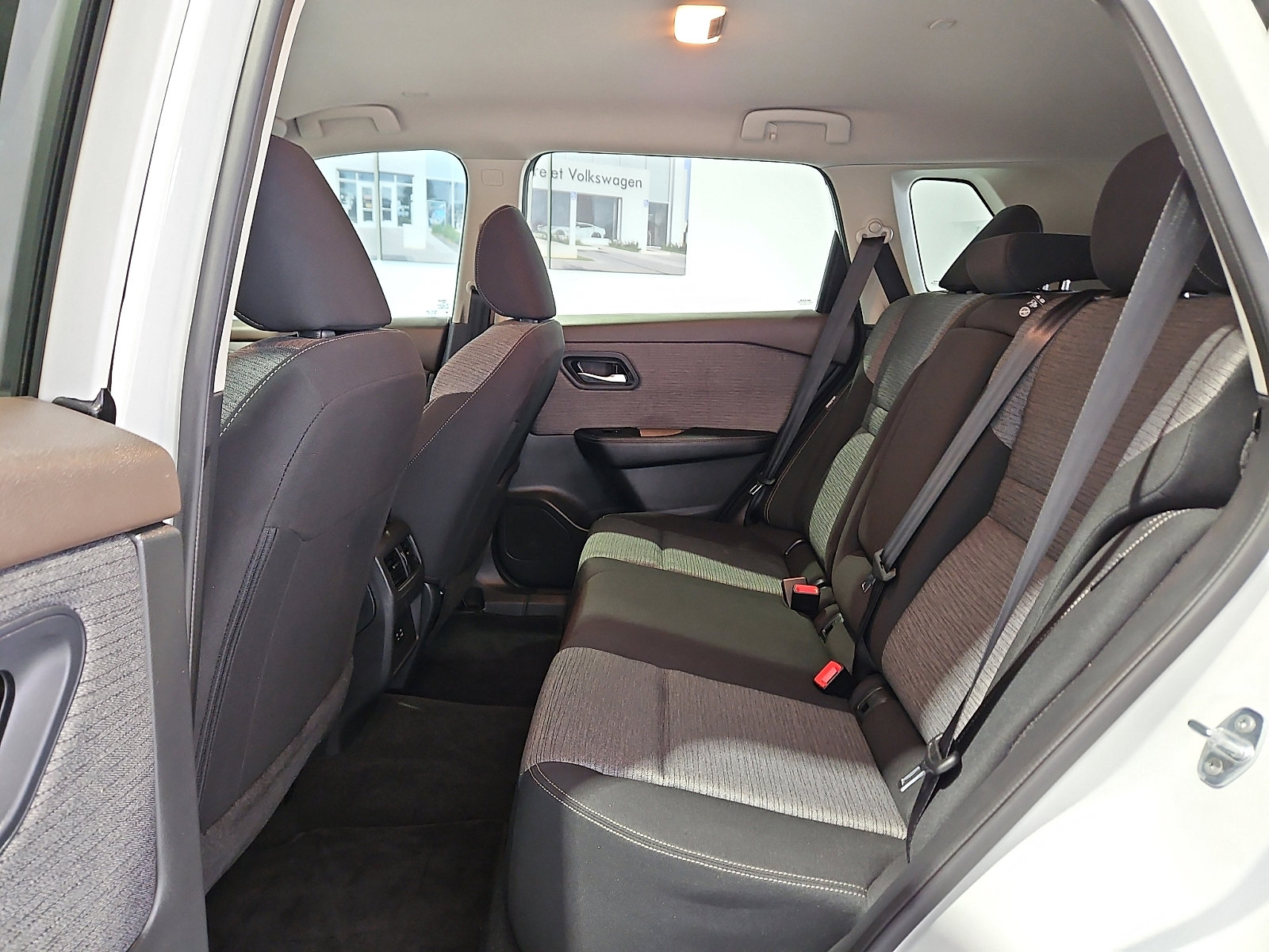 Used 2023 Nissan Rogue SV image 9