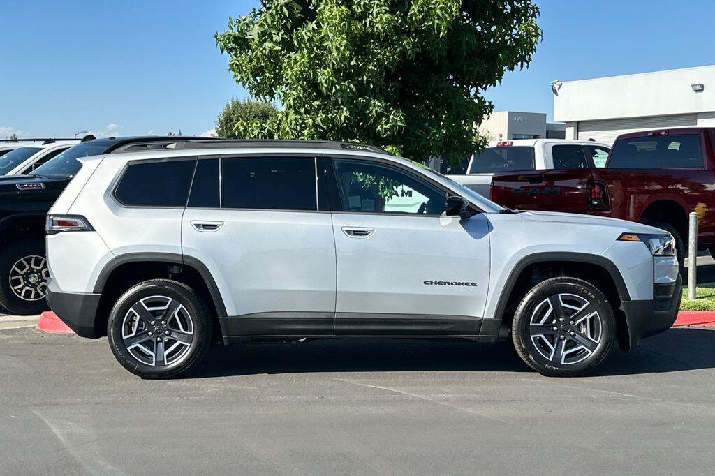 New 2026 Jeep Cherokee Laredo AWD/4WD image 3