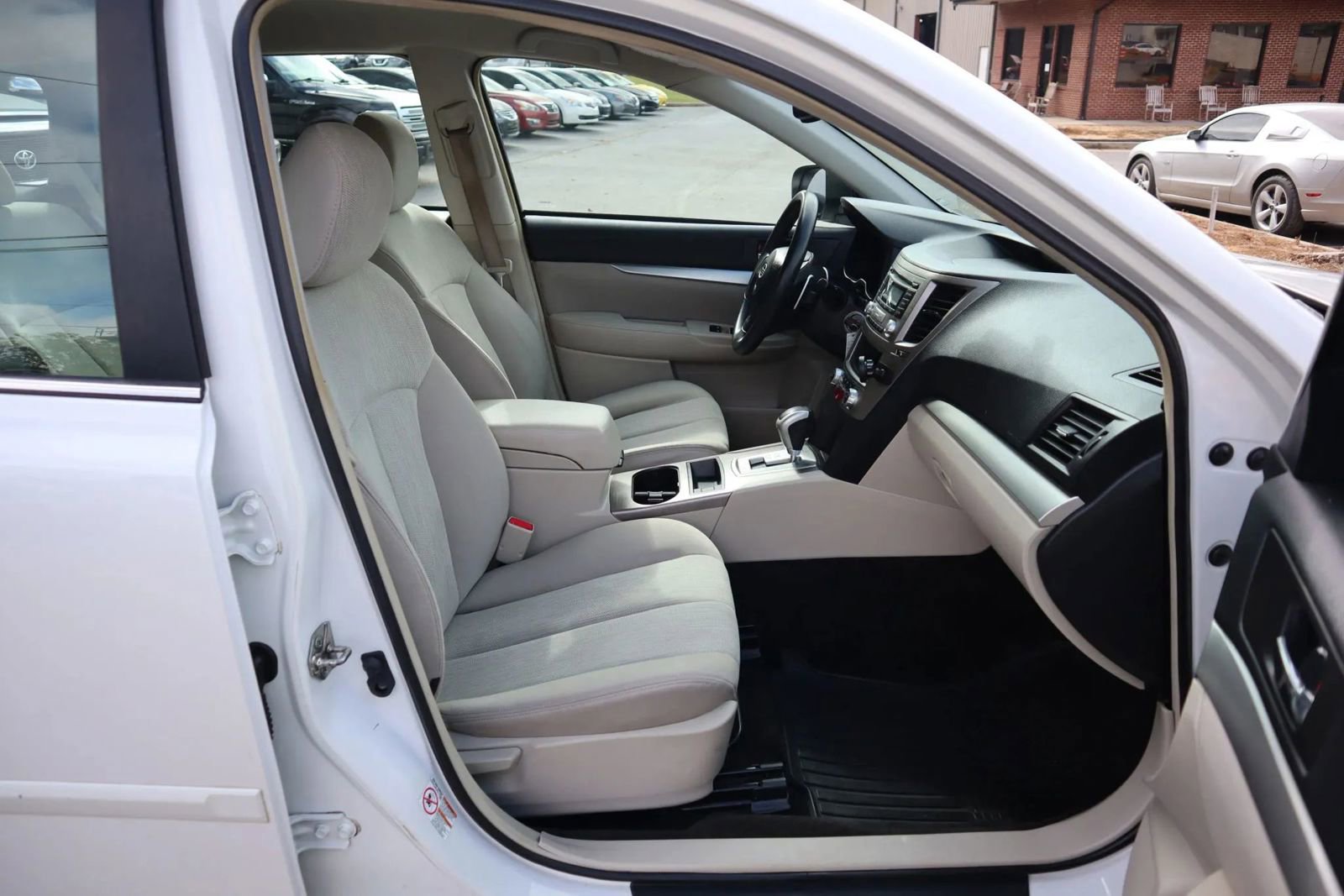 Used 2014 Subaru Outback 2.5i AWD/4WD image 16