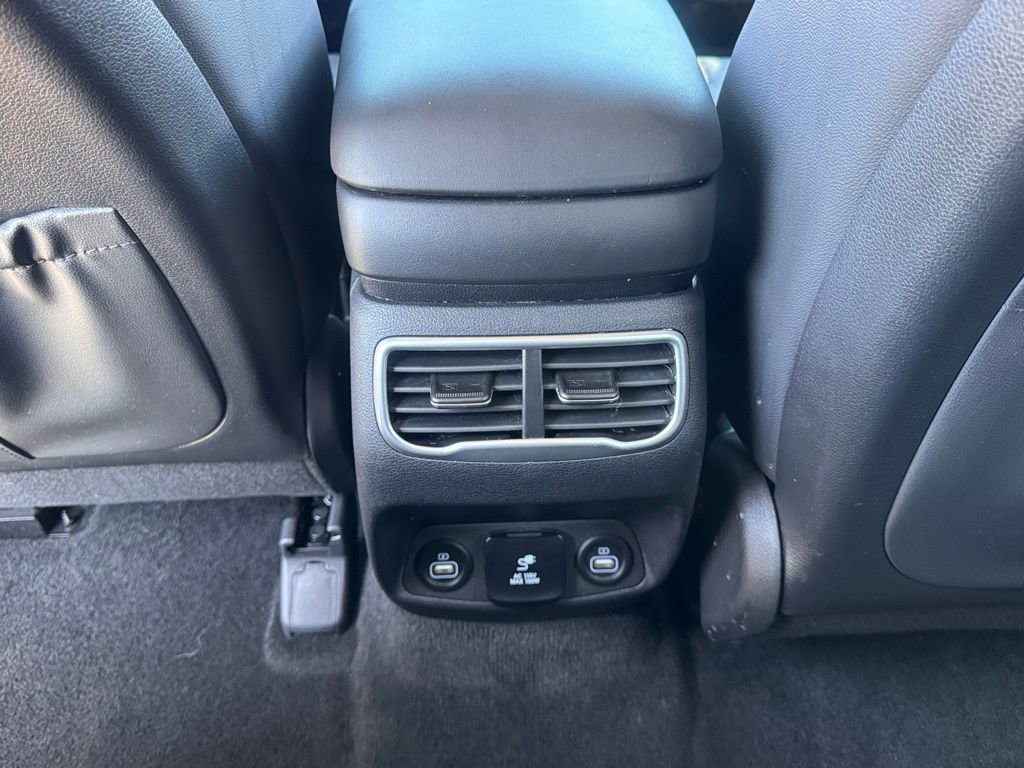 Used 2023 Hyundai Santa Fe Limited image 29