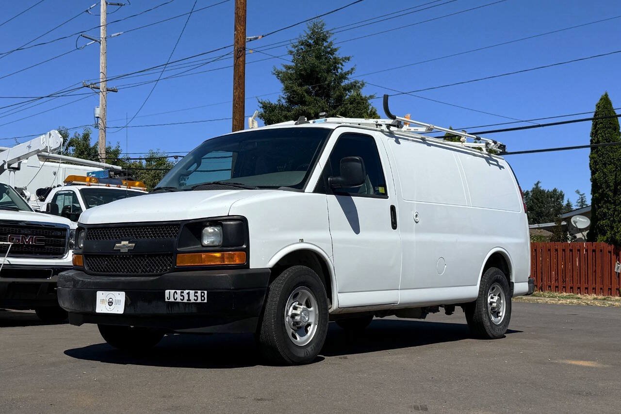 Used 2017 Chevrolet Express 2500 RWD image 1