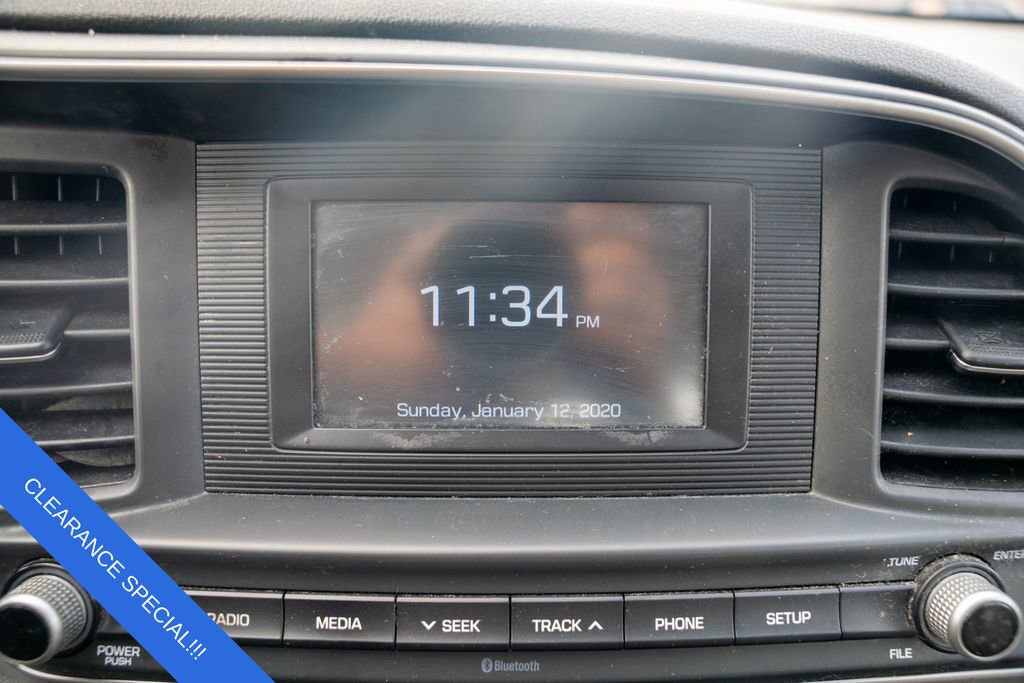 Certified 2020 Hyundai Elantra SE image 28