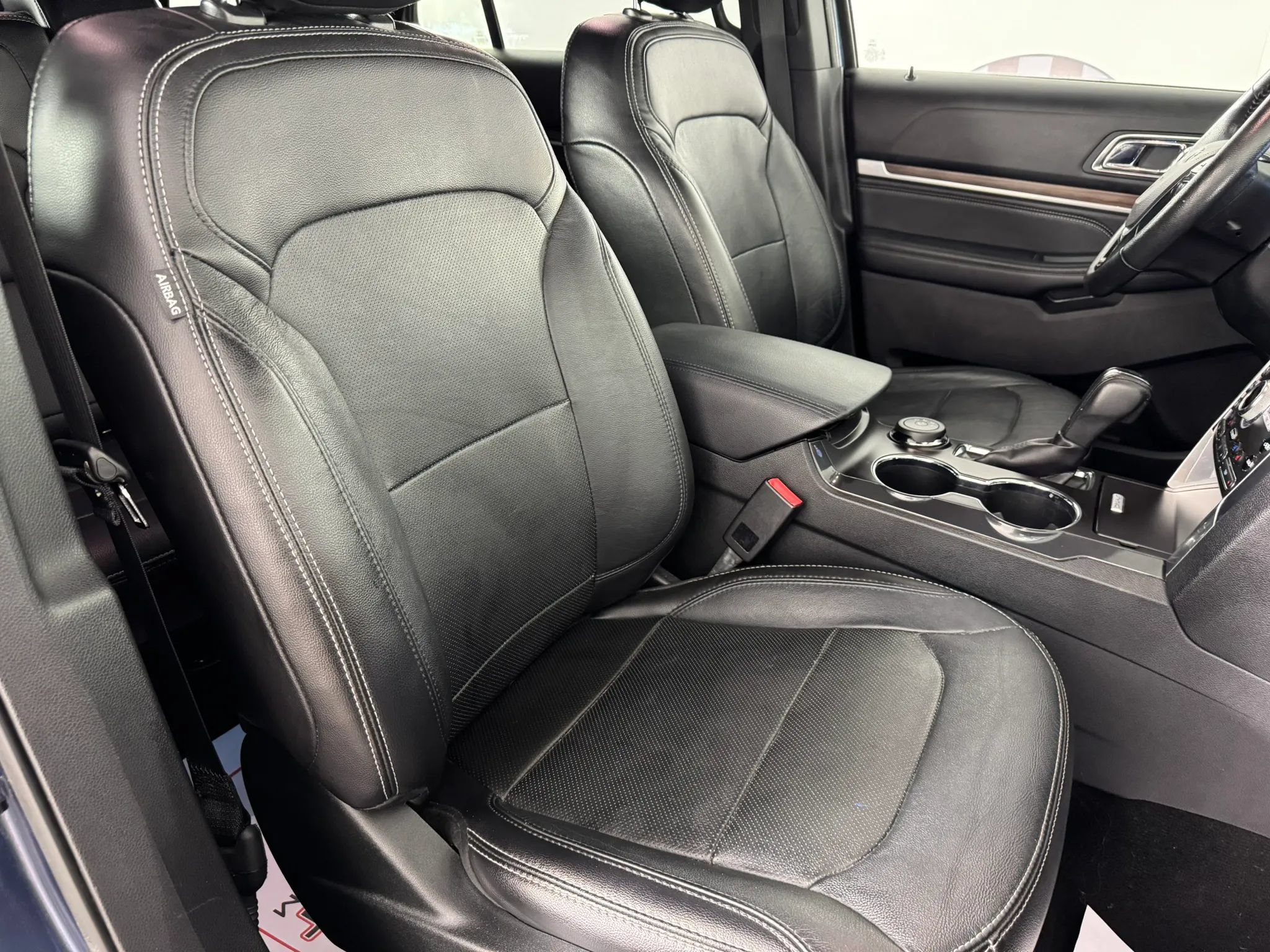 Used 2019 Ford Explorer Limited w/ Class III Trailer Tow Package AWD/4WD image 35