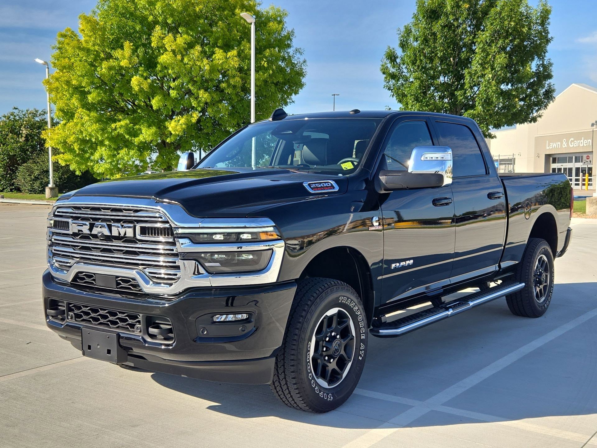 Used 2025 RAM 2500 Laramie AWD/4WD image 9