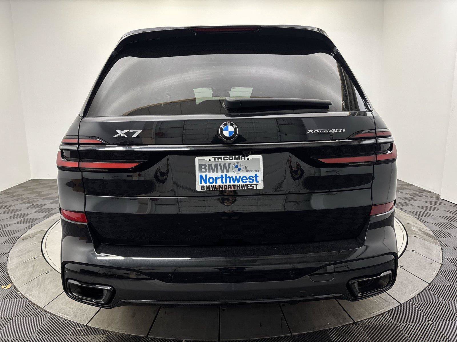 Used 2025 BMW X7 xDrive40i AWD/4WD image 3