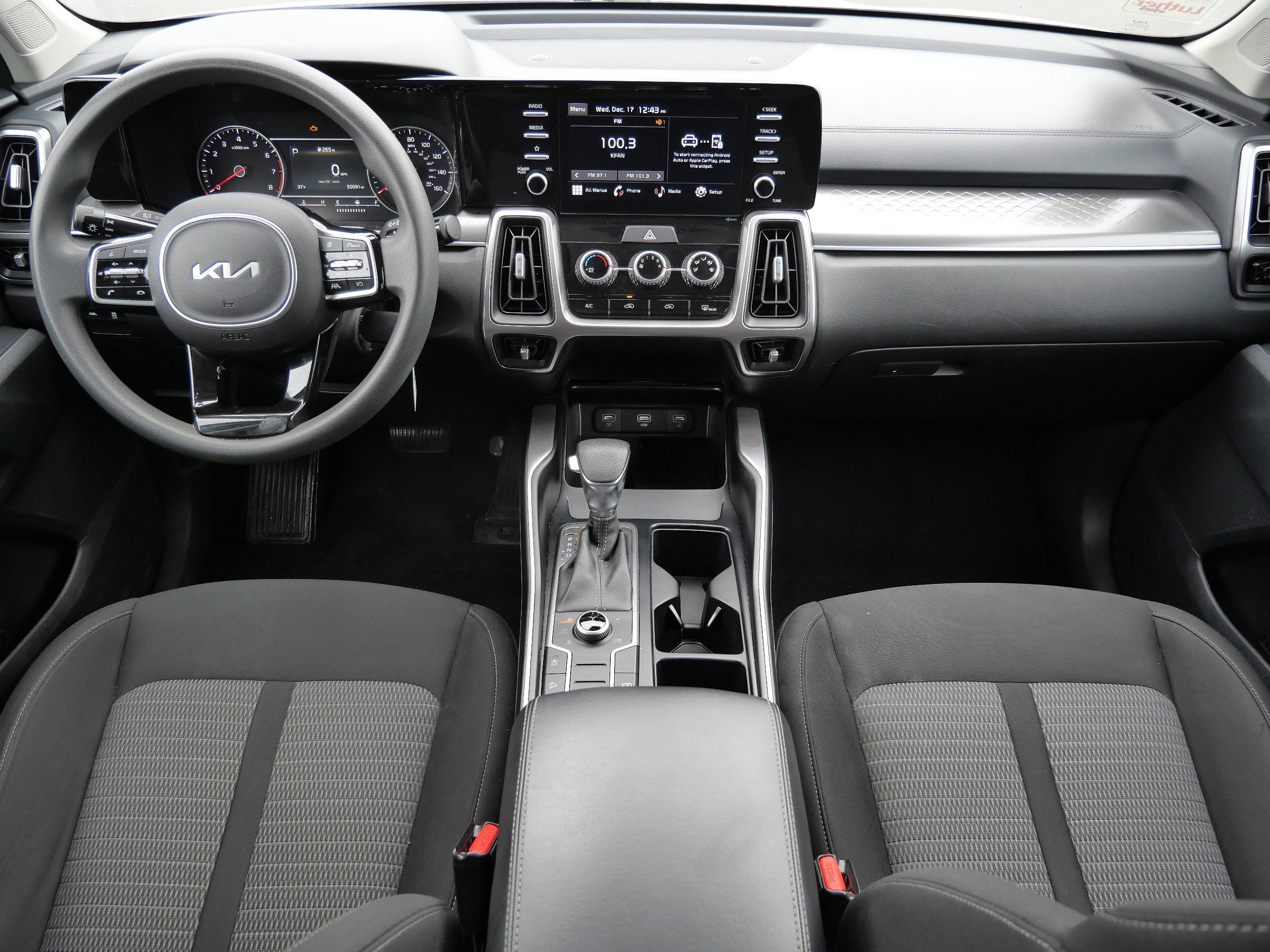 Used 2023 Kia Sorento LX image 10