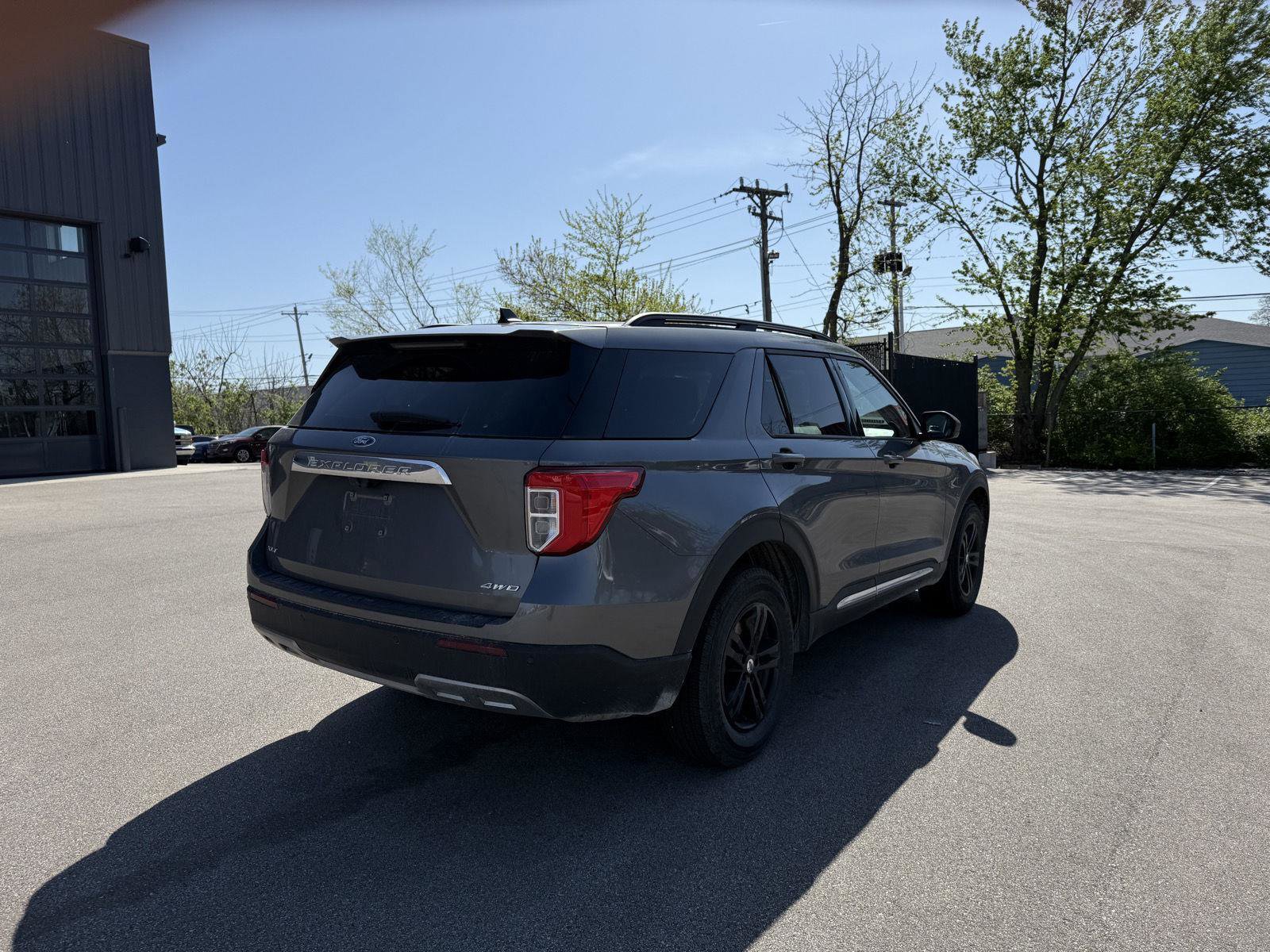 Used 2022 Ford Explorer XLT w/ Equipment Group 202A AWD/4WD image 3